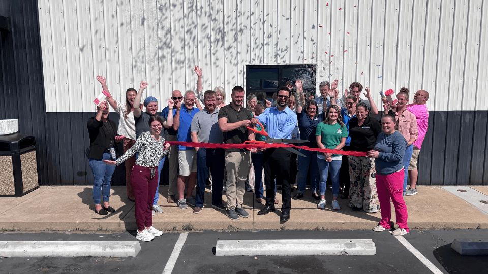Parachute Plasma Center Hosts Ribbon Cutting in Farmington